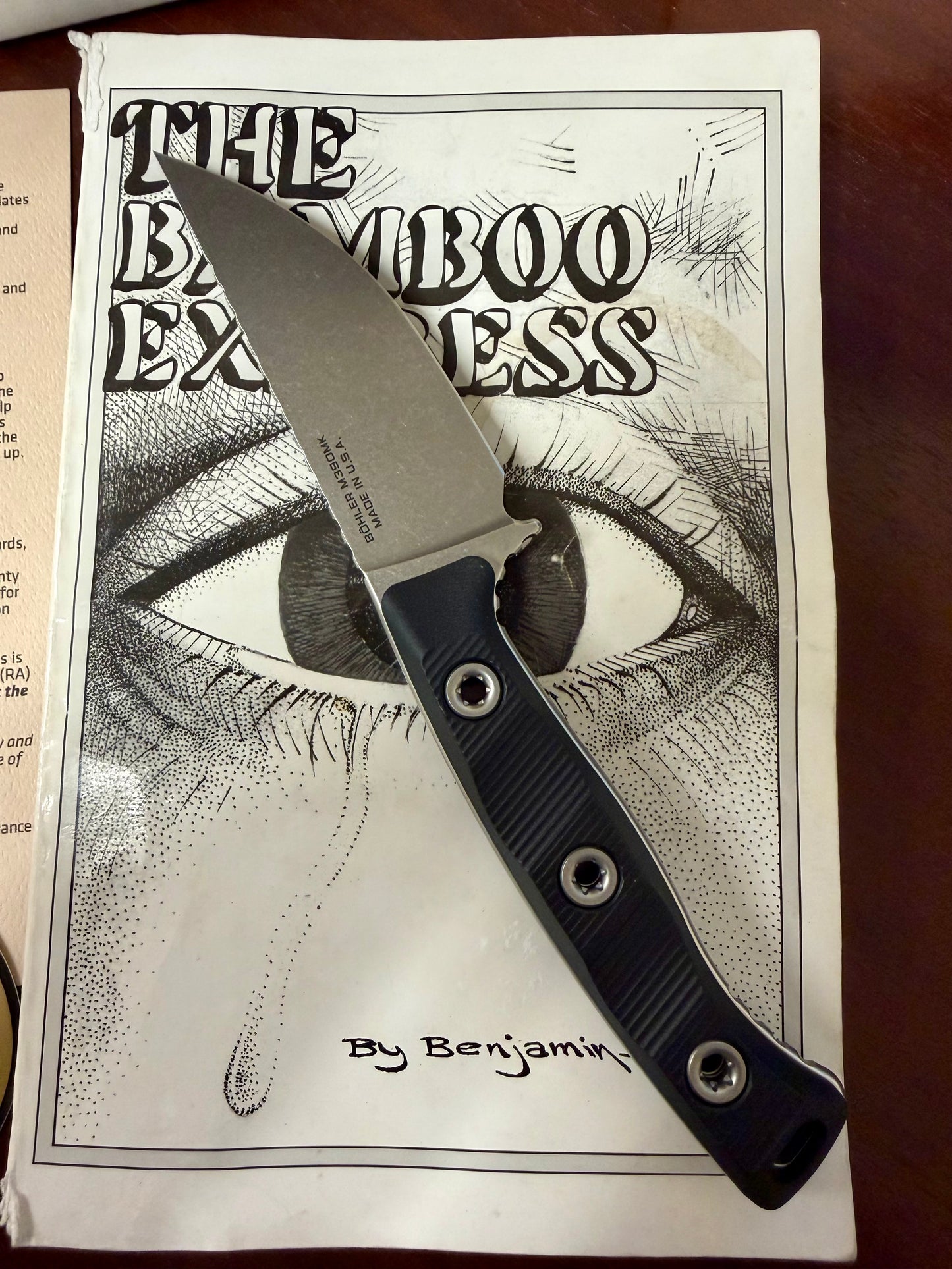 Microtech Akris Fixed Blade – Stonewash M390MK, Black G-10, Leather Sheath